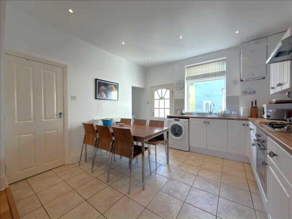 3 bed House for sale Image 5