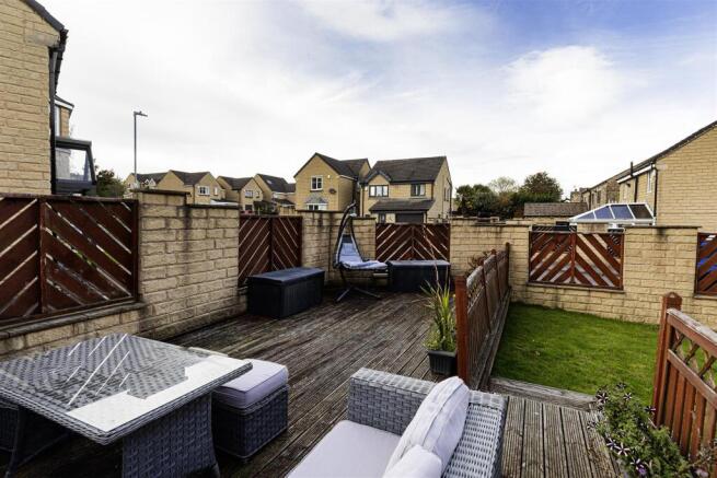 Greystone, Crosland Hill, Huddersfield photo 4