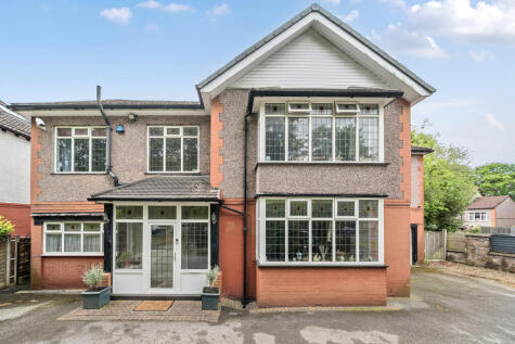 Menlove Avenue, Liverpool, L18