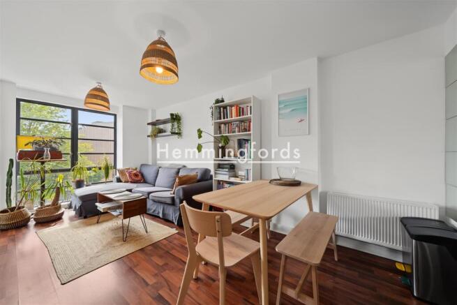 De Beauvoir Crescent N1-10.jpg