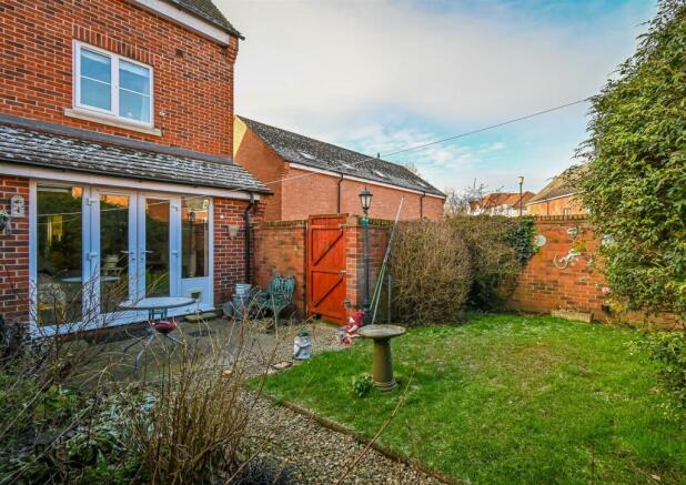 75 Rastrick Close-23.jpg