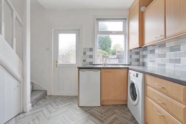 2 bed Terraced to rent Image 6