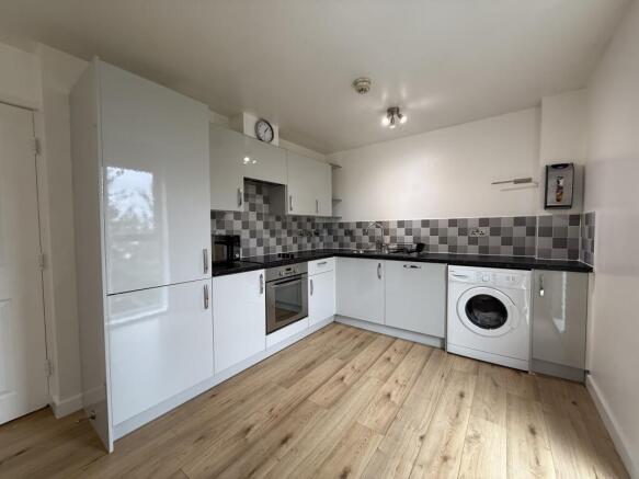 2 bed Apartment to rent Image 7