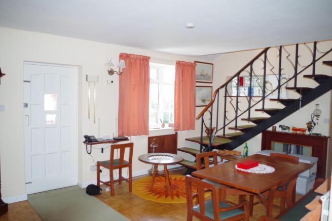 DINING HALLWAY