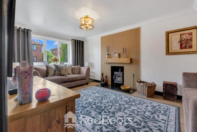 4 bed Detached for sale Image 11