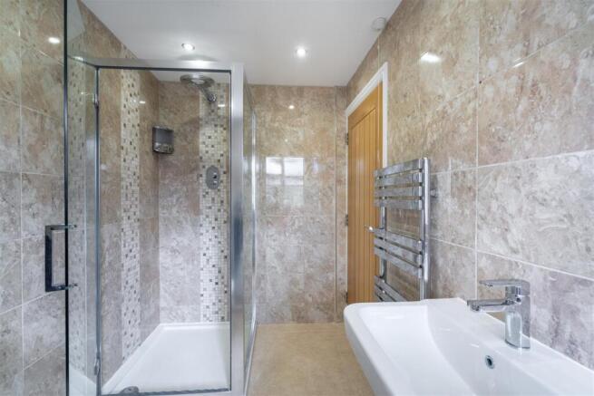 4 bed Detached for sale Image 11