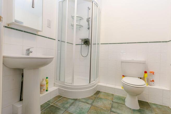 Ensuite to Bed 1
