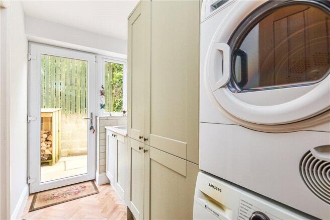 4 bed Semi-Detached for sale Image 4