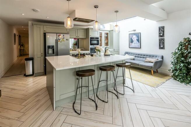 Kitchen Island.jpg