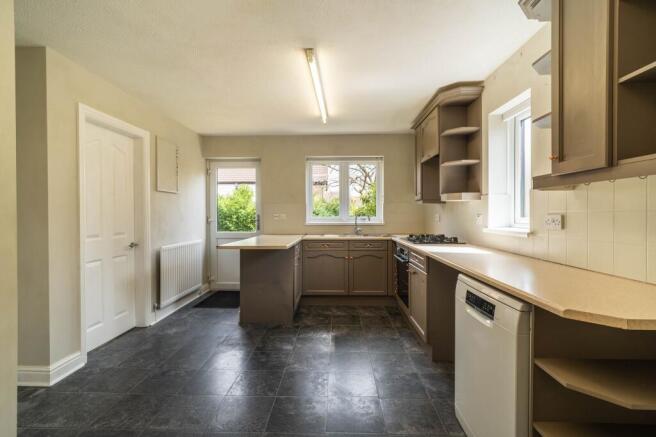 4 bed Detached for sale Image 6