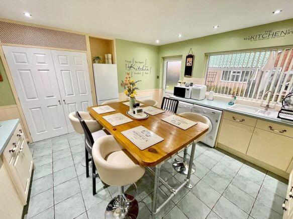 Kitchen/Breakf...