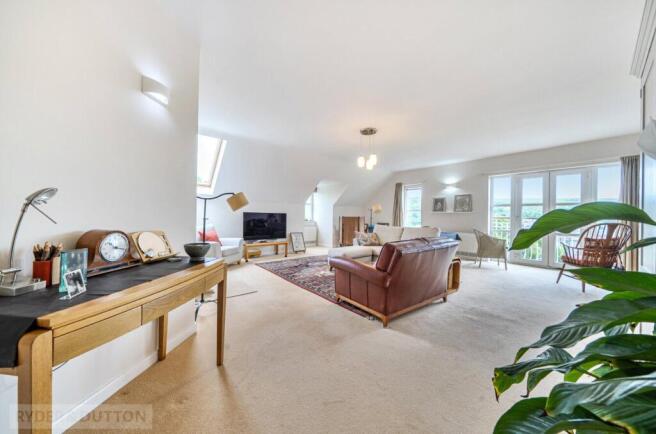 3 bed Apartment for sale Image 7