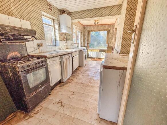 Tattenham Way, Tadworth, Surrey, KT20 photo 4