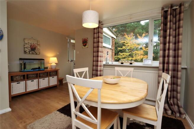 Kitchen Diner Pic 2