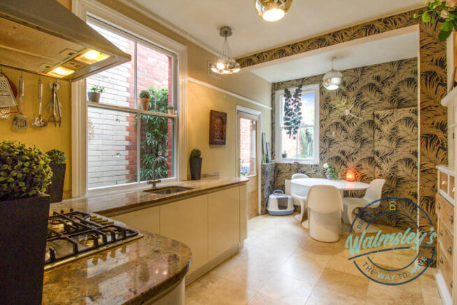 Kitchen breakfast room towards gardens