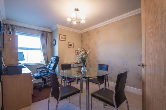 Dining room/bedroom
