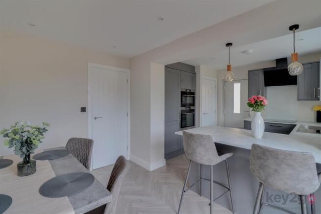 3 bed Semi-Detached for sale Image 8