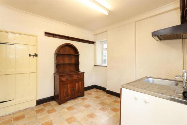 Kitchen2.jpg