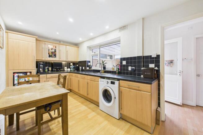 CAM03162G0-PR0313-STILL004