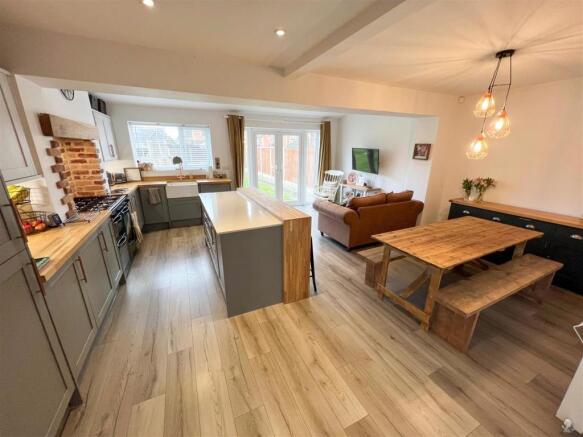 OPEN PLAN LIVING/ DINING/ KITCHEN
