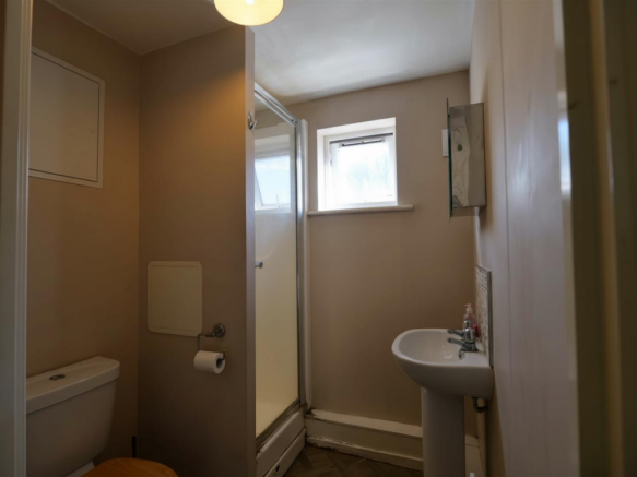 2 bed Apartment for sale Image 8