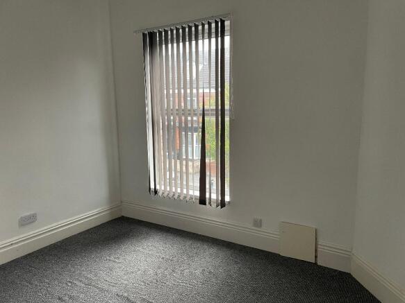 3 bed Apartment to rent Image 8
