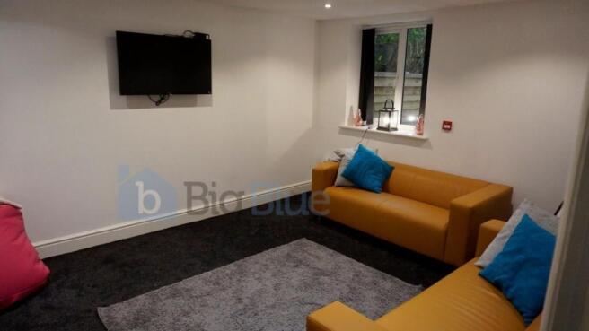 8 bed Terraced to rent Image 9