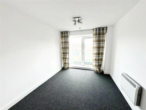 3 bed Apartment for sale Image 10