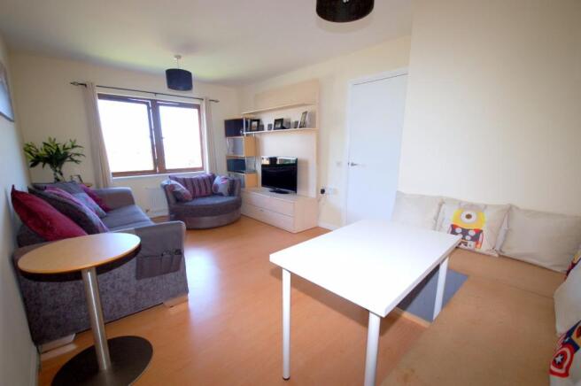 Lounge/Dining Area