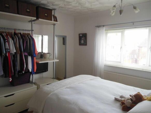Bedroom no.1 front d