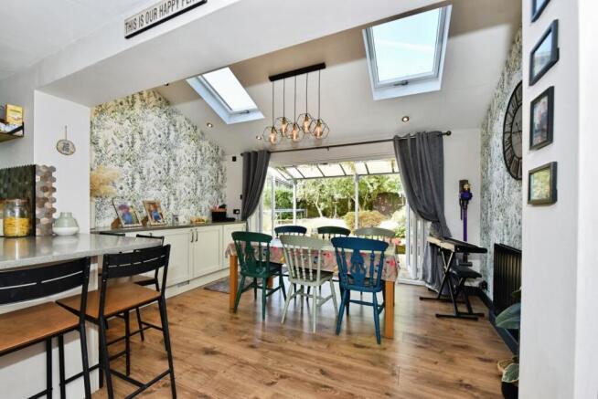 3 bed Semi-Detached for sale Image 6