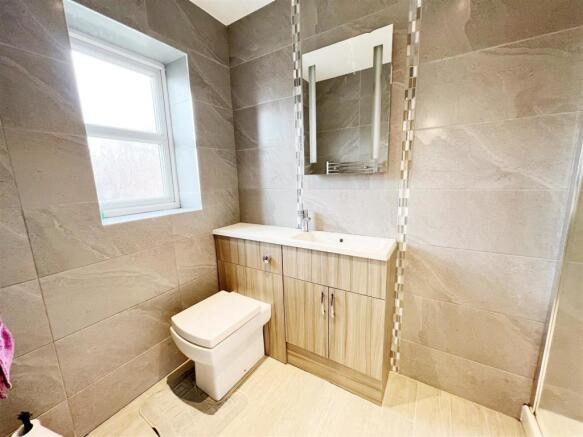 En Suite 1.jpg