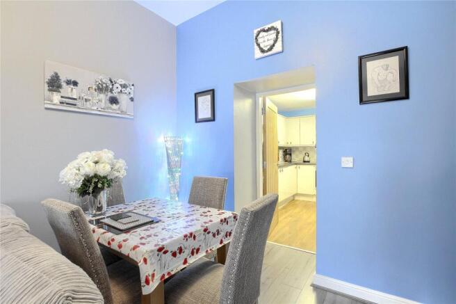 2 bed Flat for sale Image 8