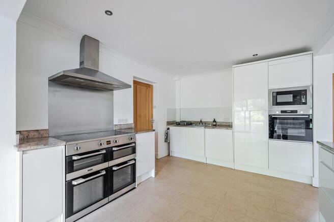 4 bed House for sale Image 7