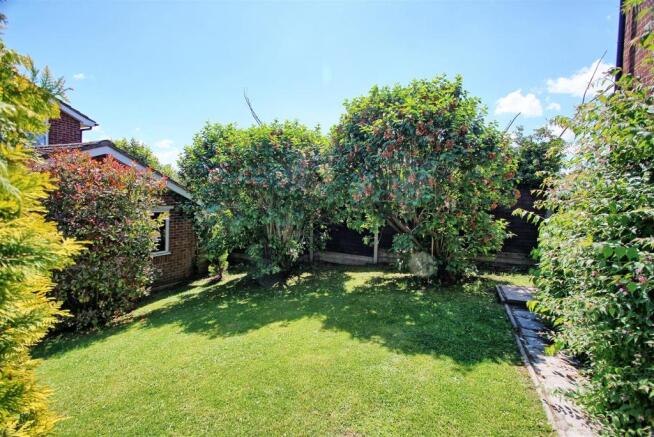 FRONT GARDEN