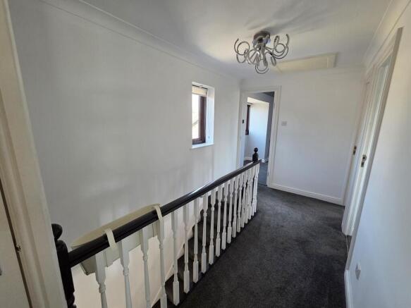 5 bed Detached to rent Image 6