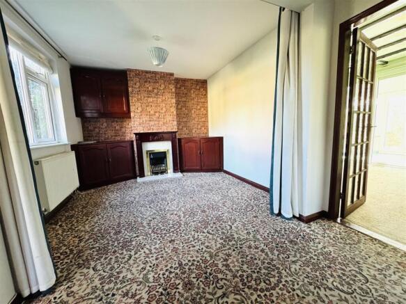 DINING ROOM: