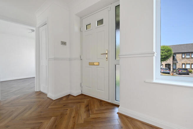 4 bed Detached to rent Image 11