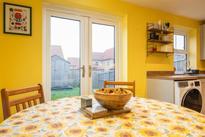 3 bed Semi-Detached for sale Image 6