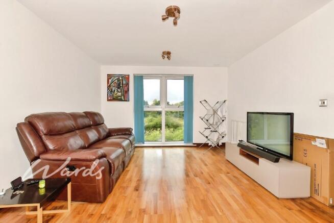 5afe26dd-Living 2...