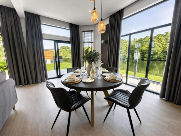 Spring-Lodge-11a-Thames-road-3d333a61-3.png