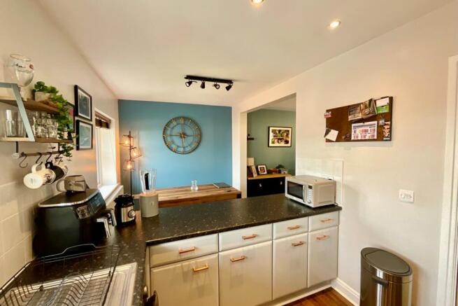 2 bed Flat for sale Image 10
