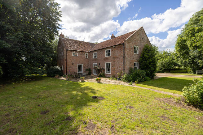 Garthorpe Road, Luddington, DN17 4QU photo 4