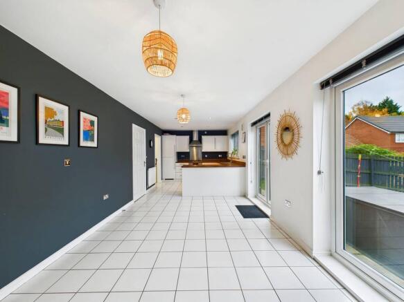 4 bed Detached for sale Image 8