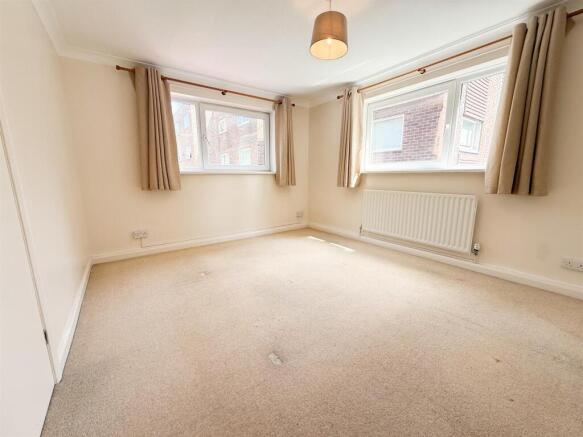 2 bed Apartment for sale Image 7