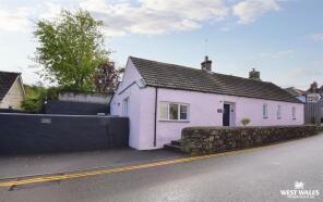 Gwenfro, East Street, Newport SA42 0SY