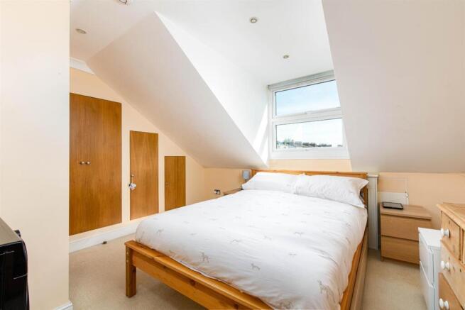 Bedroom1_1.jpg