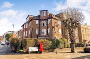 10, 34 Worple Court, Worple Road, London SW19 4EG