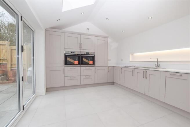 Leighton Road, Neston, Cheshire photo 4