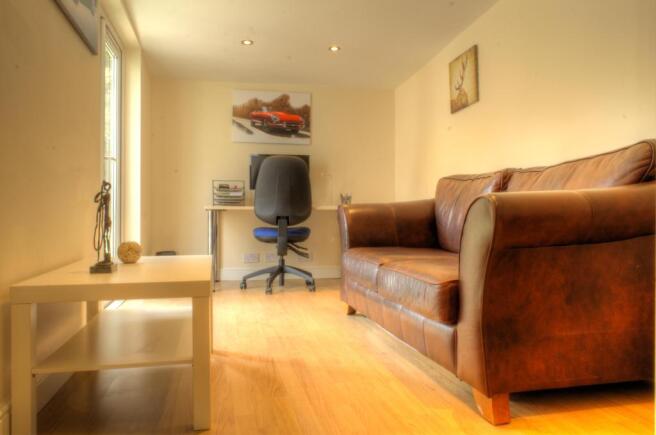 Study / 5th bedroom / Family room